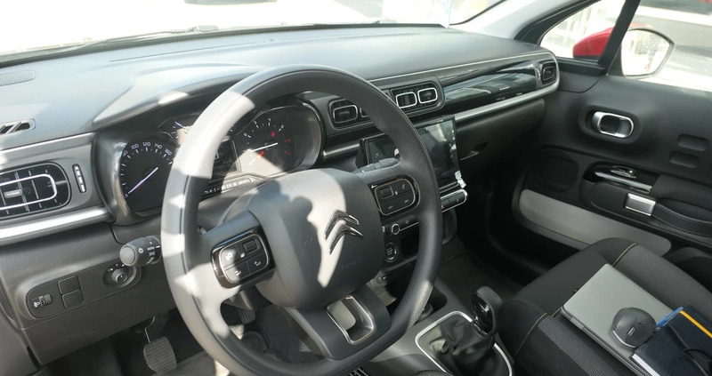 Mazda 3 cena 31990 przebieg: 99347, rok produkcji 2018 z Kluczbork małe 67
